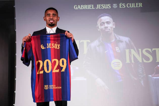 September 1, 2026, Barcelona, Barcelona, SPAIN: Gabriel Jesus poses with an FC Barcelona, Barca shirt during his presentation as new player of FC Barcelona at Commercial Office on September 01, 2026 in Barcelona, Spain. Barcelona SPAIN - ZUMAa181 20260901_zaa_a181_016 Copyright: xJavierxBorregox