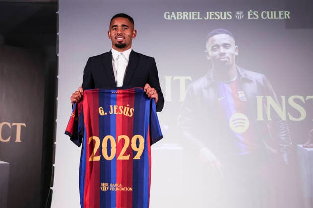 September 1, 2026, Barcelona, Barcelona, SPAIN: Gabriel Jesus poses with an FC Barcelona, Barca shirt during his presentation as new player of FC Barcelona at Commercial Office on September 01, 2026 in Barcelona, Spain. Barcelona SPAIN - ZUMAa181 20260901_zaa_a181_020 Copyright: xJavierxBorregox