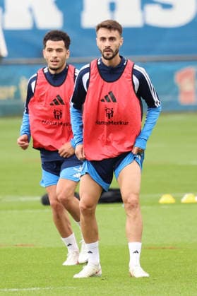 01.09.2026, xrekx, Fussball 1.Bundesliga, Hamburger SV - Training v.l. Zakaria El Ouahdi (Hamburger SV) Fabio Vieira (Hamburger SV) Hamburg *** September 1, 2026, xrekx, Soccer, Bundesliga 1, Hamburger SV Training, v. l. Zakaria El Ouahdi, Hamburger SV, Fabio Vieira, Hamburger SV, Hamburg