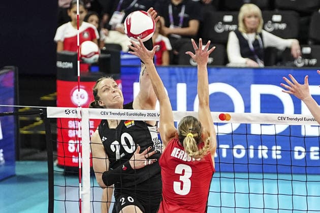 Belgium v Germany - CEV EuroVolley 2026 ISTANBUL, TURKIYE - SEPTEMBER 01: Britt Herbots (3) of Belgium in action against Lena Kindermann (20) of Germany during the 2026 CEV Women s European Volleyball Championship Round of 16 match between Belgium and Germany at the Sinan Erdem Dome in Istanbul, Turkiye, on September 01, 2026. Agit Erdi Ulukaya Anadolu Istanbul Turkey. Editorial use only. Please get in touch for any other usage.  Copyright: x2026xAnadoluxAgitxErdixUlukayax