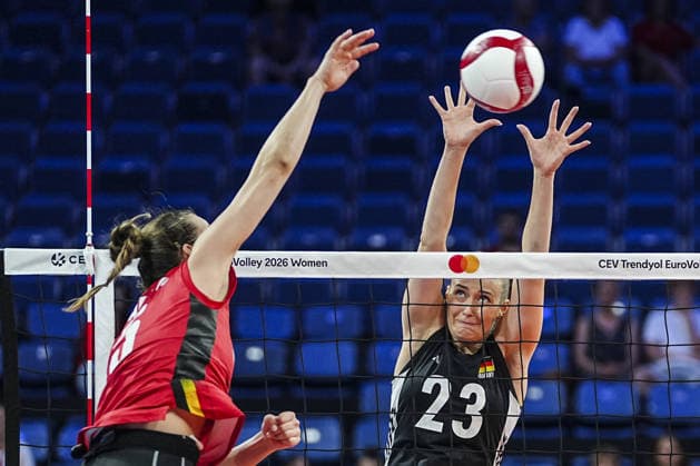 Belgium v Germany - CEV EuroVolley 2026 ISTANBUL, TURKIYE - SEPTEMBER 01: Tea Radovic (L) of Belgium in action against Sarah Straube (23) of Germany during the 2026 CEV Women s European Volleyball Championship Round of 16 match between Belgium and Germany at the Sinan Erdem Dome in Istanbul, Turkiye, on September 01, 2026. Agit Erdi Ulukaya Anadolu Istanbul Turkey. Editorial use only. Please get in touch for any other usage.  Copyright: x2026xAnadoluxAgitxErdixUlukayax