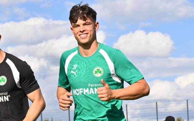 01.09.2026 - Fussball - 2. Bundesliga - Saison 2026 2027 - SpVgg Greuther Fürth Fuerth ( Kleeblatt ) - Training - - xwoxzix - Faton Ademi (37, SpVgg Greuther Fürth ) Daumen hoch Daumen nach oben *** September 1, 2026 Soccer 2. Bundesliga 2026–2027 Season SpVgg Greuther Fürth Fürth Kleeblatt Training xwoxzix Faton Ademi 37, SpVgg Greuther Fürth Thumbs up