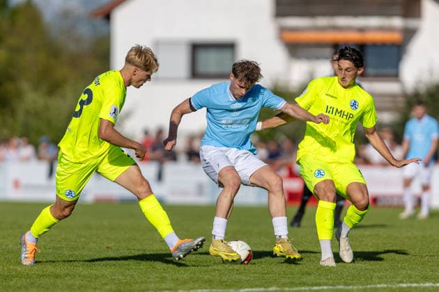 Head-to-Head: Christoph Meister (SV Kickers Stuttgart), 23; Max Dudium (TSGV Waldstetten), 07; Ben Luca Fisher (SV Kickers Stuttgart), 06, GER, TSGV Waldstetten vs. SV Kickers Stuttgart, soccer, league cup, DB Regio wfv Cup, men’s, round of 16, 2026–2027 season, September 1, 2026, DFL and DFB regulations prohibit any use of photographs as image sequences and or quasi-video; GER, TSGV Waldstetten vs. SV Kickers Stuttgart, Soccer, Association Cup, DB Regio wfv Cup, Men’s, Round of 16, 2026–2027 Season, September 1, 2026, Waldstetten Copyright: xEibner-Pressefoto JanixPlessx EP_JPL