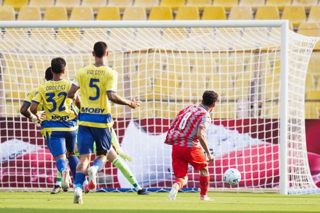 Cremonese’s Simone Lottici Tessadri goal 0-1 during the Round of 16 of Frecciarossa Italian Cup 2026 2027 match between Parma and Cremonese at Ennio Tardini Stadium - Soccer - Parma, Italy - Tuesday September 1, 2026  Copyright: xMassimoxPaolone LaPressex
