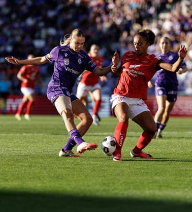 SOCCER - WCL, A.Wien vs Brann VIENNA,AUSTRIA,01.SEP.26 - SOCCER - UEFA Women s Champions League, qualification, FK Austria Wien vs SK Brann Bergen. Image shows Louise Schoeffel (A.Wien) and Josefine Birkelund (Brann).  GEPAxpictures xArminxRauthner