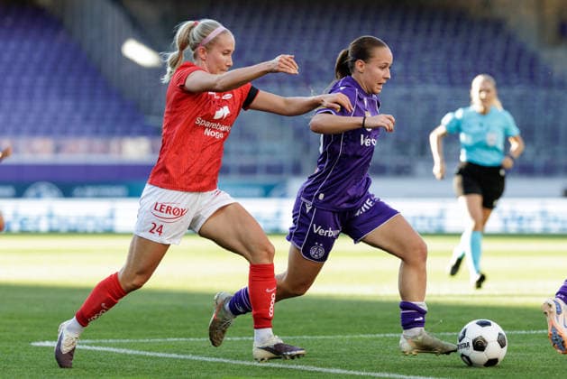 SOCCER - WCL, A.Wien vs Brann VIENNA,AUSTRIA,01.SEP.26 - SOCCER - UEFA Women s Champions League, qualification, FK Austria Wien vs SK Brann Bergen. Image shows Nea Lethola (Brann) and Valentina Poetzl (A.Wien).  GEPAxpictures xArminxRauthner