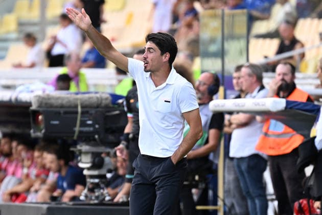 IPA88005054 - Carlos Cuesta, head coach of Parma Calcio 1913, gestures during the soccer match between Parma Calcio 1913 and US Cremonese in the round of 16 of the 2026 2027 Frecciarossa Italian Cup at Ennio Tardini Stadium on September 1, 2026 in Parma, Italy.  Copyright: xRobertoxTommasini IPAxSportx xx 88005054