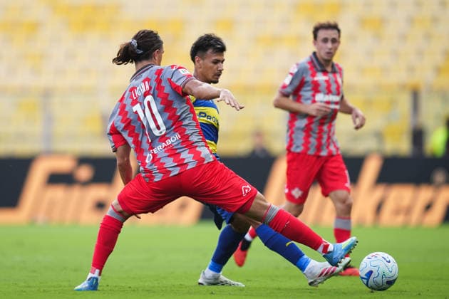 ParmaÕs Christian Ordonez fights for the ball with CremoneseÕs Adin Licina during the Round of 16 of Frecciarossa Italian Cup 2026 2027 match between Parma and Cremonese at Ennio Tardini Stadium - Soccer - Parma, Italy - Tuesday September 1, 2026  Copyright: xMassimoxPaolone LaPressex
