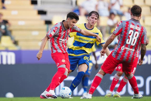 CremoneseÕs Fellipe Jack fights for the ball with ParmaÕs Giovanni Fabbian during the Round of 16 of Frecciarossa Italian Cup 2026 2027 match between Parma and Cremonese at Ennio Tardini Stadium - Soccer - Parma, Italy - Tuesday September 1, 2026  Copyright: xMassimoxPaolone LaPressex