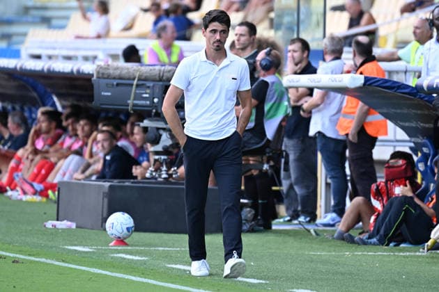 IPA88005060 - Carlos Cuesta is the head coach of Parma Calcio 1913 during the soccer match between Parma Calcio 1913 and US Cremonese, the Round of 16 of the 2026–2027 Frecciarossa Italian Cup, at Ennio Tardini Stadium on September 1, 2026 in Parma, Italy.  Copyright: xRobertoxTommasini IPAxSportx xx 88005060