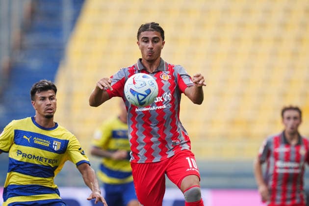 CremoneseÕs Adin Licina fights for the ball with ParmaÕs Christian Ordonez during the Round of 16 of Frecciarossa Italian Cup 2026 2027 match between Parma and Cremonese at Ennio Tardini Stadium - Soccer - Parma, Italy - Tuesday September 1, 2026  Copyright: xMassimoxPaolone LaPressex