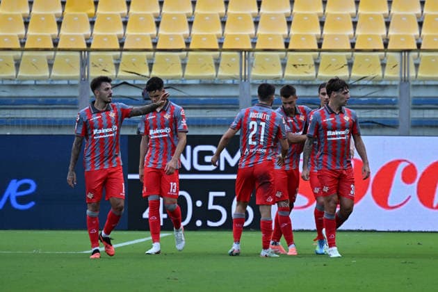 Parma Calcio v Cremonese - Coppa Italia US Cremonese players celebrate after scoring a second goal during the soccer match between Parma Calcio 1913 and US Cremonese, the 16th leg of the Frecciarossa Italian Cup 2026 2027, at Ennio Tardini Stadium in Parma, Italy, on September 1, 2026. Parma Italy Italy  Copyright: xRobertoxTommasinix originalFilename:tommasini-parmacal260901_np4As.jpg