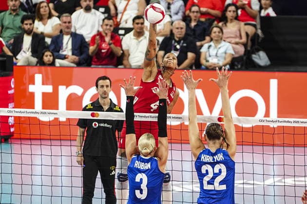 Turkiye v Azerbaijan - CEV EuroVolley 2026 ISTANBUL, TURKIYE - SEPTEMBER 01 : Melissa Vargas (4) of Turkiye competes aginst Yelizaveta Ruban (3) of Azerbaijan during the 2026 Women s European Volleyball Championship match between Turkiye and Azerbaijan at Sinan Erdem Hall in Istanbul, Turkiye on September 01, 2026. Agit Erdi Ulukaya Anadolu Istanbul Turkey. Editorial use only. Please get in touch for any other usage.  Copyright: x2026xAnadoluxAgitxErdixUlukayax