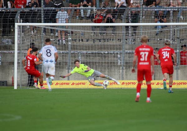 Soccer, Men s, Toto Cup, Quarterfinals, 2026–2027 Season, TSV 1860 Munich vs. TSV Buchbach at Grünwalder Stadium, 0–2; goal by Samed Bahar (TSV Buchbach) on a penalty kick, here against goalkeeper Paul Bachmann (TSV 1860 Munich)
