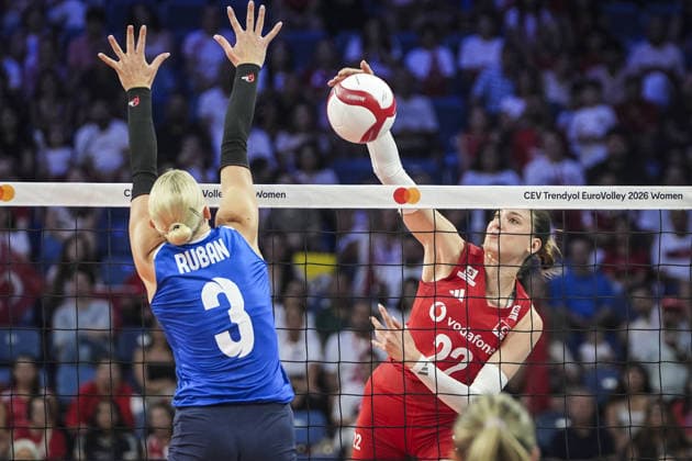 Turkiye v Azerbaijan - CEV EuroVolley 2026 ISTANBUL, TURKIYE - SEPTEMBER 1: Turkiye s Ilkin Aydin (22) in action against Azerbaijan s Yelizaveta Ruban (3) during the CEV Women s European Volleyball Championship round of 16 match between Turkiye and Azerbaijan at Sinan Erdem Dome in Istanbul, Turkiye, on September 1, 2026. Agit Erdi Ulukaya Anadolu Istanbul Turkey. Editorial use only. Please get in touch for any other usage.  Copyright: x2026xAnadoluxAgitxErdixUlukayax