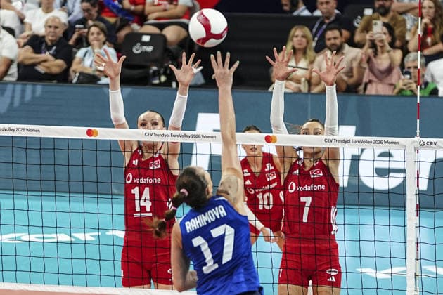 Turkiye v Azerbaijan - CEV EuroVolley 2026 ISTANBUL, TURKIYE - SEPTEMBER 1: Turkiye s Hande Baladin (7) in action against Azerbaijan s Polina Rahimova (17) during the CEV Women s European Volleyball Championship round of 16 match between Turkiye and Azerbaijan at Sinan Erdem Dome in Istanbul, Turkiye, on September 1, 2026. Agit Erdi Ulukaya Anadolu Istanbul Turkey. Editorial use only. Please get in touch for any other usage.  Copyright: x2026xAnadoluxAgitxErdixUlukayax