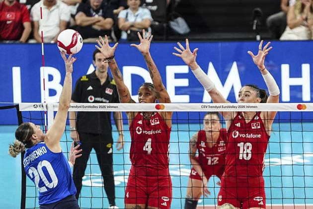Turkiye v Azerbaijan - CEV EuroVolley 2026 ISTANBUL, TURKIYE - SEPTEMBER 1: Turkiye s Melissa Vargas (4) in action against Azerbaijan s Marharyta Stepanenko (20) during the CEV Women s European Volleyball Championship round of 16 match between Turkiye and Azerbaijan at Sinan Erdem Dome in Istanbul, Turkiye, on September 1, 2026. Agit Erdi Ulukaya Anadolu Istanbul Turkey. Editorial use only. Please get in touch for any other usage.  Copyright: x2026xAnadoluxAgitxErdixUlukayax