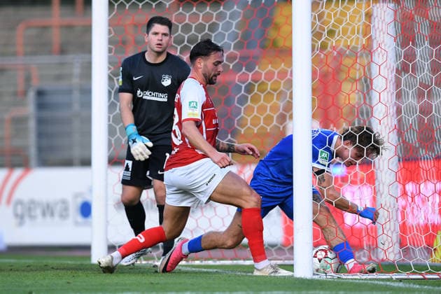 Soccer, Regionalliga West, Matchday 6: Rot Weiß Oberhausen vs. SV Westfalia Rhynern on September 1, 2026, at the Niederrhein Stadium in Oberhausen. Goal to make it 2–0 by Nils Winter (Oberhausen) xRx