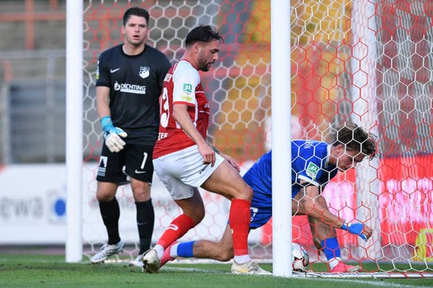 Soccer, Regionalliga West, Matchday 6: Rot Weiß Oberhausen vs. SV Westfalia Rhynern on September 1, 2026, at the Niederrhein Stadium in Oberhausen. Goal to make it 2–0 by Nils Winter (Oberhausen) xRx