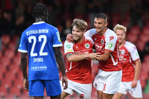 Soccer, Regionalliga West, Matchday 6: Rot Weiß Oberhausen vs. SV Westfalia Rhynern on September 1, 2026, at the Niederrhein Stadium in Oberhausen. Fans celebrate Timur Kesim s goal, making the score 3–0 for Oberhausen. xRx