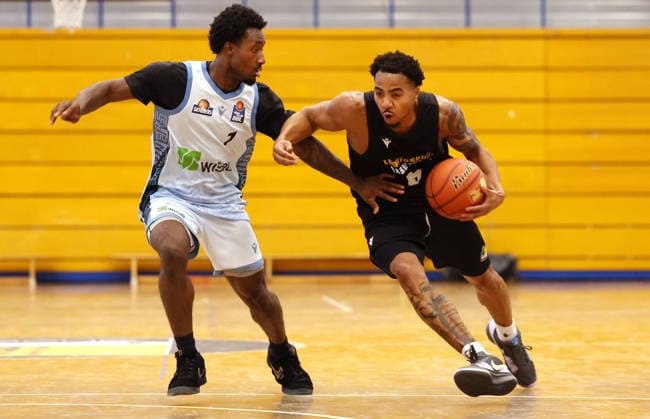 September 1, 2026, Germany, Ludwigsburg, Basketball: MHP Riesen Ludwigsburg vs. Frankfurt Slyliners; from left: Isaiah Swope (Frankfurt), Ishmael Leggett (LB)