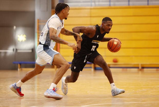 September 1, 2026, Germany, Ludwigsburg, Basketball: MHP Riesen Ludwigsburg vs. Frankfurt Slyliners; from left: Judah Mintz (Frankfurt), Darius Perry (LB)