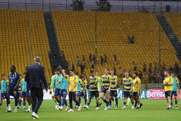 The players of Parma leave the field with head down at the end of the Round of 16 of Frecciarossa Italian Cup 2026 2027 match between Parma and Cremonese at Ennio Tardini Stadium - Soccer - Parma, Italy - Tuesday September 1, 2026  Copyright: xMassimoxPaolone LaPressex