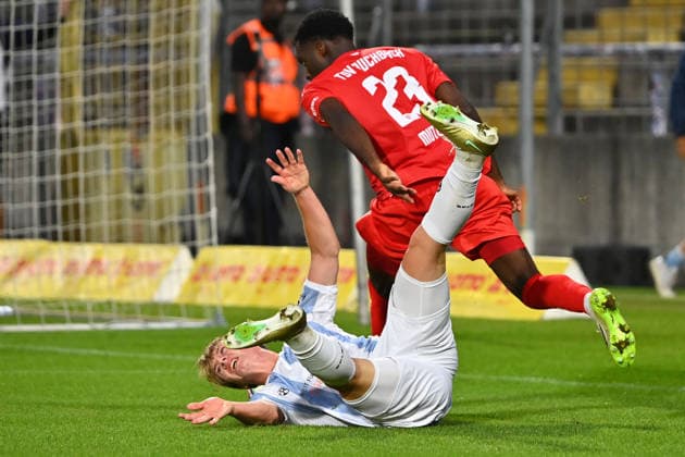 Daniel MUTEBA (Buchbach), Aktion,Zweikampf gegen Fabio WAGNER (TSV 1860 Muenchen), Foul zum Elfmeter,Strafstoss. Strafraumszene. Fussball Landespokal Bayern, Toto Pokal TSV 1860 Muenchen - TSV Buchbach am 01.09.2026 GRUENWALDER STADION. *** Daniel MUTEBA (Buchbach), Action, Tackle against Fabio WAGNER (TSV 1860 Munich), Foul leading to a penalty kick, Penalty kick, Penalty area play, Soccer, Bavarian State Cup, Toto Cup: TSV 1860 Munich vs. TSV Buchbach on September 1, 2026, at Grünwalder Stadium