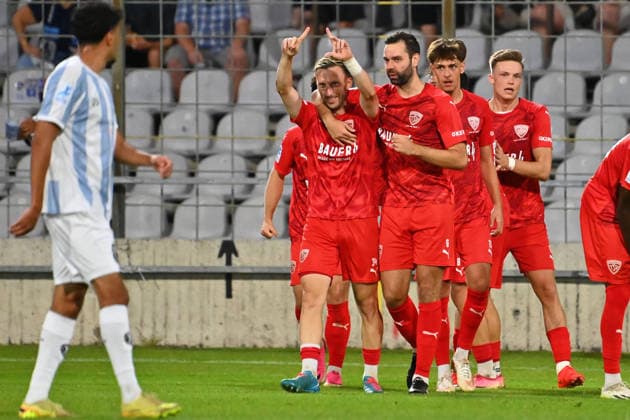 Collective celebration in Buchbach after Albano GASHI s goal to make it 1–3 for Buchbach, Celebration, Joy, Excitement, Action, Bavarian State Cup, Toto Cup: TSV 1860 Munich vs. TSV Buchbach on September 1, 2026, at Grünwalder Stadium