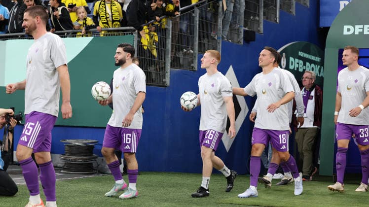 01.09.2026, xrekx, Fussball DFB Pokal 1.Runde, Hamburg-Eimsbütteler Ballsport-Club - Borussia Dortmund v.l. Eimsbütteler Ballsport-Club Mannschaft Warmup warm up Aufwaermen aufwaermen vor dem Spiel Hamburg *** September 1, 2026, xrekx, Soccer, DFB Cup, 1st Round, Hamburg Eimsbütteler Ballsport Club vs. Borussia Dortmund, Eimsbütteler Ballsport Club team warm-up, warming up before the game, Hamburg