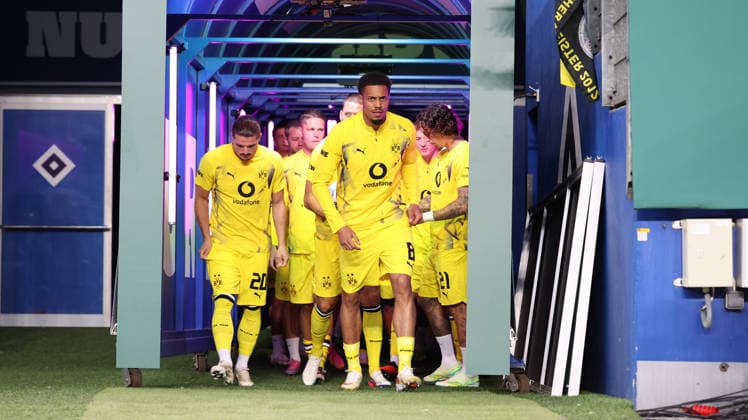 01.09.2026, xrekx, Fussball DFB Pokal 1.Runde, Hamburg-Eimsbütteler Ballsport-Club - Borussia Dortmund v.l. Einlauf der BVB Mannschaft Felix Nmecha (Borussia Dortmund) Hamburg *** September 1, 2026, xrekx, Soccer DFB Cup First Round, Hamburg Eimsbütteler Ballsport Club vs. Borussia Dortmund – The BVB team enters the field: Felix Nmecha, Borussia Dortmund, Hamburg