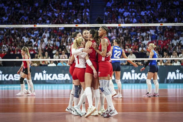 Turkiye v Azerbaijan - CEV EuroVolley 2026 ISTANBUL, TURKIYE - SEPTEMBER 01: Players of Turkiye celebrate during the 2026 Women s European Volleyball Championship match between Turkiye and Azerbaijan at Sinan Erdem Hall in Istanbul, Turkiye on September 01, 2026. Agit Erdi Ulukaya Anadolu Istanbul Turkey. Editorial use only. Please get in touch for any other usage.  Copyright: x2026xAnadoluxAgitxErdixUlukayax