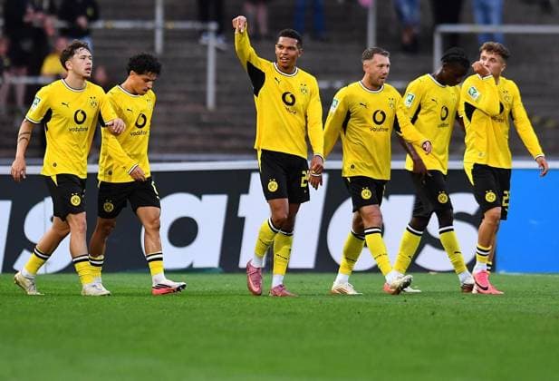 Borussia Dortmund U23 vs. Schalke 04 U23 ** FOR EDITORIAL PURPOSES ONLY ** EDITORIAL USE ONLY ** p Soccer Regionalliga West, Matchday 6: Borussia Dortmund U23 vs. Schalke 04 U23 on September 1, 2026, at the Rote Erde Stadium in Dortmund. Kevin Mutove of Borussia Dortmund U23 celebrates the 2-0 victory. Germany, North Rhine-Westphalia, Dortmund. Copyright ThorstenxTillmann Copyright: ThorstenxTillmann doc87ezw34m9lzix2e4ctt ,EDITORIAL USE ONLY Copyright: ThorstenxTillmann