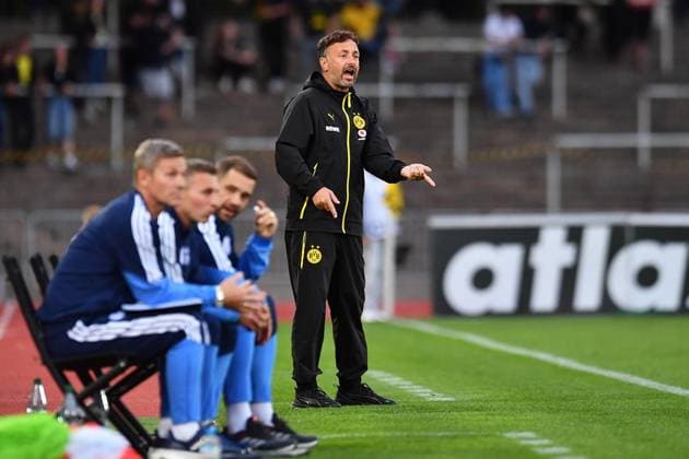 Borussia Dortmund U23 vs. Schalke 04 U23 ** FOR EDITORIAL USE ONLY ** EDITORIAL USE ONLY ** p Soccer Regionalliga West, Matchday 6: Borussia Dortmund U23 vs. Schalke 04 U23 on September 1, 2026, at Rote Erde Stadium in Dortmund. Daniel Rios, coach of Borussia Dortmund U23. Germany, North Rhine-Westphalia, Dortmund. Copyright ThorstenxTillmann Copyright: ThorstenxTillmann doc87ezw3c1fqamgheqcuo ,EDITORIAL USE ONLY Copyright: ThorstenxTillmann