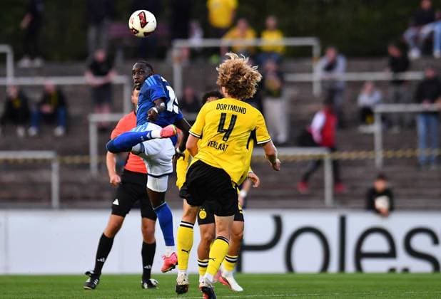 Borussia Dortmund U23 vs. Schalke 04 U23 ** FOR EDITORIAL USE ONLY ** EDITORIAL USE ONLY ** p Soccer Regionalliga West, Matchday 6: Borussia Dortmund U23 vs. Schalke 04 U23 on September 1, 2026, at Rote Erde Stadium in Dortmund. Jesper Verlaat (Borussia Dortmund U23), in the foreground Jean Paul Ndiaye (Schalke 04 U23), in the background Germany, North Rhine-Westphalia, Dortmund. Copyright ThorstenxTillmann Copyright: ThorstenxTillmann doc87ezw46qhvtwpbypcuo ,EDITORIAL USE ONLY Copyright: ThorstenxTillmann