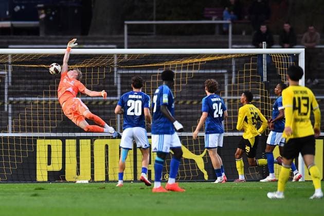 Borussia Dortmund U23 vs. Schalke 04 U23 ** FOR EDITORIAL USE ONLY ** EDITORIAL USE ONLY ** p Soccer Regionalliga West, Matchday 6: Borussia Dortmund U23 vs. Schalke 04 U23 on September 1, 2026, at the Rote Erde Stadium in Dortmund. Johannes Siebeking (Schalke 04 U23), background: Germany, North Rhine-Westphalia, Dortmund. Copyright ThorstenxTillmann Copyright: ThorstenxTillmann doc87ezw4ekfro1d8poqcqt ,EDITORIAL USE ONLY Copyright: ThorstenxTillmann