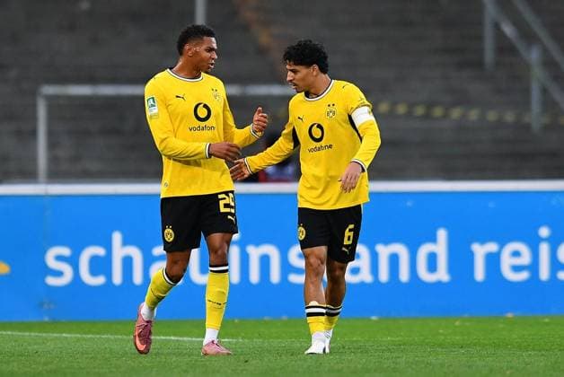 Borussia Dortmund U23 vs. Schalke 04 U23 ** FOR EDITORIAL USE ONLY ** EDITORIAL USE ONLY ** p Soccer Regionalliga West, Matchday 6: Borussia Dortmund U23 vs. Schalke 04 U23 on September 1, 2026, at Rote Erde Stadium in Dortmund. Kevin Mutove (Borussia Dortmund U23), on the left: Ayman Azhil, Borussia Dortmund U23; on the right: Dortmund, North Rhine-Westphalia, Germany. Copyright ThorstenxTillmann Copyright: ThorstenxTillmann doc87ezw2m906sctericln ,EDITORIAL USE ONLY Copyright: ThorstenxTillmann