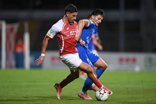 Soccer, Regionalliga West, Matchday 6: Rot Weiß Oberhausen vs. SV Westfalia Rhynern on September 1, 2026, at the Niederrhein Stadium in Oberhausen. Arda Süne (Oberhausen), on the left; Melih Sayin (Rhynern), on the right xRx