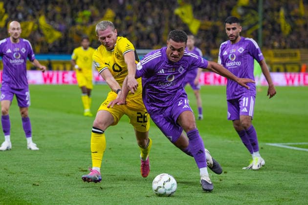 01.09.2026, xydrx, Fußball, DFB Pokal, HEBC Hamburg - Borussia Dortmund, Saison 2026 2027, Volksparkstadion: Julian Ryerson (Borussia Dortmund, 26) im Zweikampf gegen Lionel von Zitzewitz (HEBC Hamburg, 27) DFB regulations prohibit any use of photographs as image sequences and or quasi-video. *** September 1, 2026, xydrx, soccer, DFB Cup, HEBC Hamburg vs. Borussia Dortmund, 2026–2027 season, Volksparkstadion, Julian Ryerson (Borussia Dortmund), 26 in a tackle against Lionel von Zitzewitz (HEBC Hamburg), 27. DFB regulations prohibit any use of photographs as image sequences and or quasi-video. Copyright: HMBxMedia YannisxDreimann