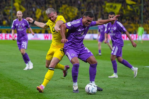 01.09.2026, xydrx, Fußball, DFB Pokal, HEBC Hamburg - Borussia Dortmund, Saison 2026 2027, Volksparkstadion: Julian Ryerson (Borussia Dortmund, 26) im Zweikampf gegen Lionel von Zitzewitz (HEBC Hamburg, 27) DFB regulations prohibit any use of photographs as image sequences and or quasi-video. *** September 1, 2026, xydrx, soccer, DFB Cup, HEBC Hamburg vs. Borussia Dortmund, 2026–2027 season, Volksparkstadion, Julian Ryerson (Borussia Dortmund), 26 in a tackle against Lionel von Zitzewitz (HEBC Hamburg), 27. DFB regulations prohibit any use of photographs as image sequences and or quasi-video. Copyright: HMBxMedia YannisxDreimann