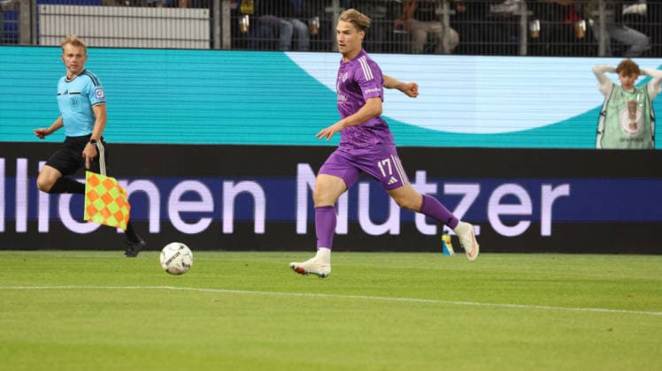 01.09.2026, xrekx, Fussball DFB Pokal 1.Runde, Hamburg-Eimsbütteler Ballsport-Club - Borussia Dortmund v.l. Robert Schick (HEBC) Hamburg *** September 1, 2026, xrekx, Soccer, DFB Cup First Round, Hamburg Eimsbütteler Ballsport Club vs. Borussia Dortmund, Robert Schick, HEBC Hamburg