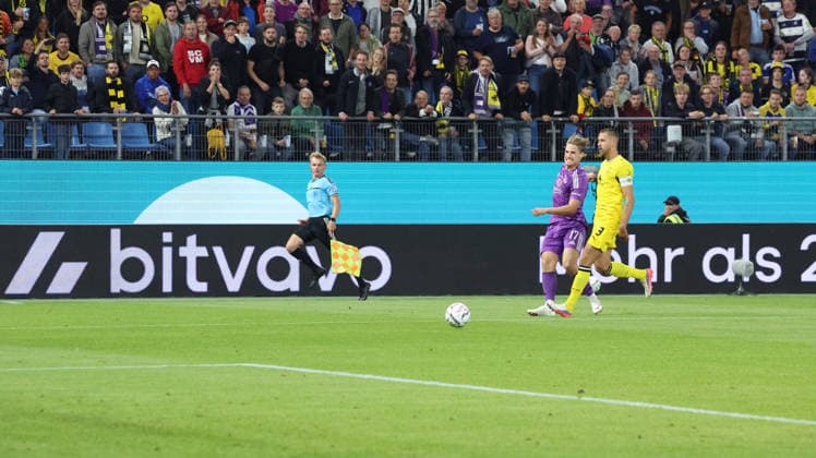 01.09.2026, xrekx, Fussball DFB Pokal 1.Runde, Hamburg-Eimsbütteler Ballsport-Club - Borussia Dortmund v.l. Robert Schick (HEBC) Waldemar Anton (Borussia Dortmund) Hamburg *** September 1, 2026, xrekx, Soccer, DFB Cup First Round, Hamburg Eimsbütteler Ballsport Club vs. Borussia Dortmund, Robert Schick, HEBC, Waldemar Anton, Borussia Dortmund, Hamburg