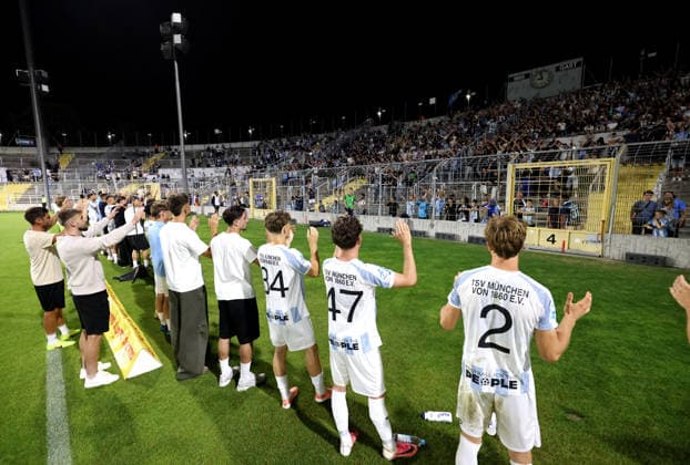 Soccer, Men s, Toto Cup, Round of 16, 2026–2027 Season, TSV 1860 Munich vs. TSV Buchbach, Grünwalder Stadium: The TSV 1860 Munich team takes a lap of honor together after the game in front of the West Stand with the fans