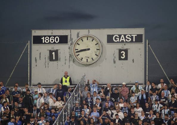 Fussball, Herren, Toto-Pokal, Ahtelfinale, Saison 2026 2027, TSV 1860 München - TSV Buchbach Grünwalder Stadion Endstand 1:3 auf der Anzeigetafel *** Soccer, Men s, Toto Cup, Quarterfinals, 2026–2027 Season, TSV 1860 Munich vs. TSV Buchbach, Grünwalder Stadium, Final Score 1–3 on the scoreboard