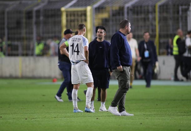 Soccer, Men s, Toto Cup, Round of 16, 2026–2027 Season, TSV 1860 Munich vs. TSV Buchbach at Grünwalder Stadium; Dennis Dressel (TSV 1860 Munich, left) and Alper Kayabunar (coach of TSV 1860 Munich, right) talking on the field after the game