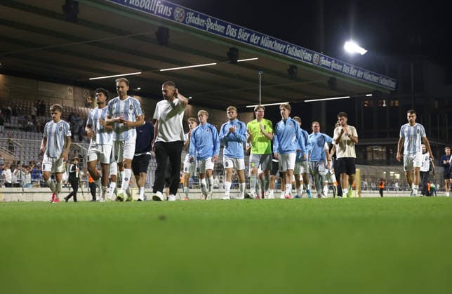 Soccer, Men s, Toto Cup, Quarterfinals, 2026–2027 Season, TSV 1860 Munich vs. TSV Buchbach, Grünwalder Stadium: The TSV 1860 Munich team together during their lap of honor after the game