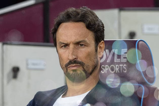 West Ham United v Wolverhampton Wanderers, EFL Sky Bet Championship, EFL, Football, London Stadium, London, UK - 01 Sep 2026 Wolverhampton Wanderers Head Coach Cesar Peixoto amongst the bubbles before kick off London London Stadium Stratford GBR, UK NEWSPAPERS OUT Copyright: xEllixBirchx