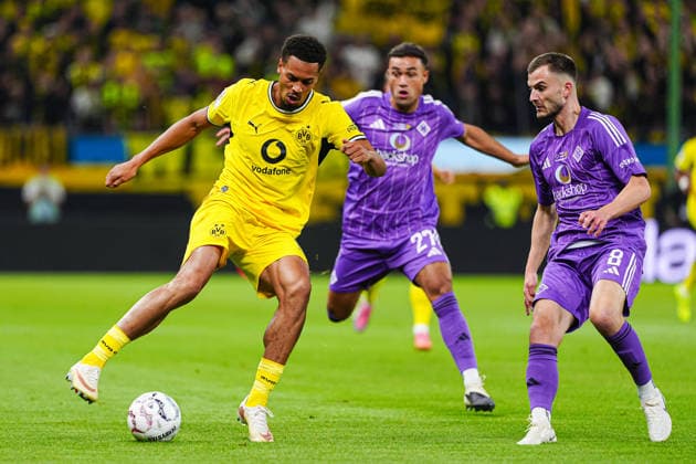 Felix Nmecha (Borussia Dortmund, 08), Lionel von Zitzewitz (HEBC Hamburg, 27), Piet Oldag (HEBC Hamburg, 08) GER, HEBC Hamburg vs. Borussia Dortmund, Fußball, DFB-Pokal, 1. Runde, Saison 2026 2027, 01.09.2026 GER, HEBC Hamburg vs. Borussia Dortmund, Fußball, DFB-Pokal, 1. Runde, Saison 2026 2027, 01.09.2026 Hamburg *** Felix Nmecha, Borussia Dortmund, 08; Lionel von Zitzewitz, HEBC Hamburg, 27; Piet Oldag, HEBC Hamburg, 08 GER; HEBC Hamburg vs. Borussia Dortmund, Soccer, DFB Cup, 1st Round, 2026–2027 Season, September 1, 2026 GER, HEBC Hamburg vs. Borussia Dortmund, Soccer, DFB Cup, Round 1, 2026–2027 Season, September 1, 2026 Hamburg Copyright: xEibner-Pressefoto MarcelxvonxFehrnx EP_MFN