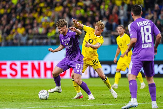 Robert Schick (HEBC Hamburg, 17), Daniel Svensson (Borussia Dortmund, 24) GER, HEBC Hamburg vs. Borussia Dortmund, Fußball, DFB-Pokal, 1. Runde, Saison 2026 2027, 01.09.2026 GER, HEBC Hamburg vs. Borussia Dortmund, Fußball, DFB-Pokal, 1. Runde, Saison 2026 2027, 01.09.2026 Hamburg *** Robert Schick, HEBC Hamburg, 17, Daniel Svensson, Borussia Dortmund, 24 (GER), HEBC Hamburg vs. Borussia Dortmund, Soccer, DFB Cup, 1st Round, 2026–2027 Season, September 1, 2026 GER, HEBC Hamburg vs. Borussia Dortmund, Soccer, DFB Cup, Round 1, 2026–2027 Season, September 1, 2026 Hamburg Copyright: xEibner-Pressefoto MarcelxvonxFehrnx EP_MFN