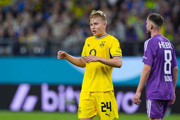 01.09.2026, xydrx, Fußball, DFB Pokal, HEBC Hamburg - Borussia Dortmund, Saison 2026 2027, Volksparkstadion: Torjubel nach dem Tor zum 2:0 für Borussia Dortmund durch Torschütze Daniel Svensson (Borussia Dortmund, 24) DFB regulations prohibit any use of photographs as image sequences and or quasi-video. *** September 1, 2026, xydrx, Soccer, DFB Cup, HEBC Hamburg vs. Borussia Dortmund, 2026–2027 Season, Volksparkstadion: Celebrations after Borussia Dortmund’s 2–0 goal scored by Daniel Svensson, 24. DFB regulations prohibit any use of photographs as image sequences and or quasi-video. Copyright: HMBxMedia YannisxDreimann